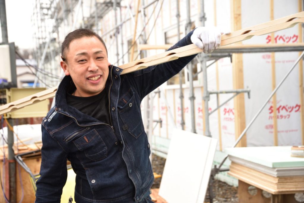 写真:元ソーラーパネルの技能者で大工修行中!